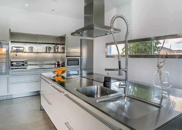 Luxury House La Oliva