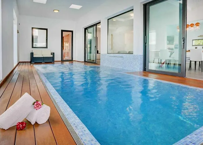 ヴィラ Luxury House