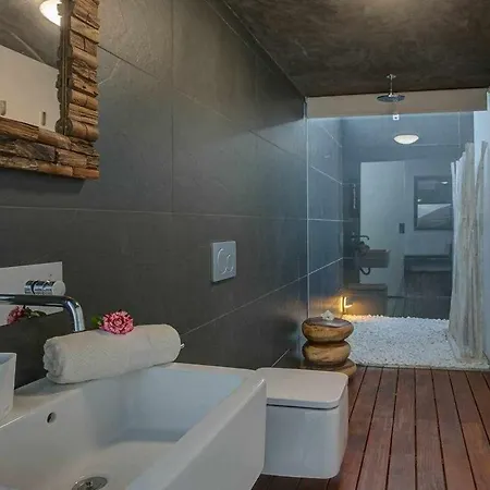 Luxury House Villa *